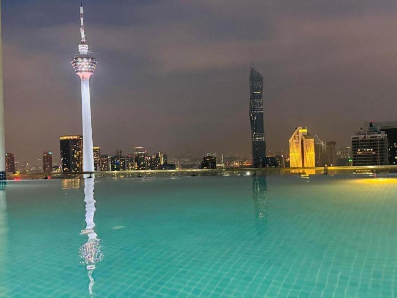 The Luxe Colony Klcc By Sky Pool Apartment Kuala Lumpur Exterior photo