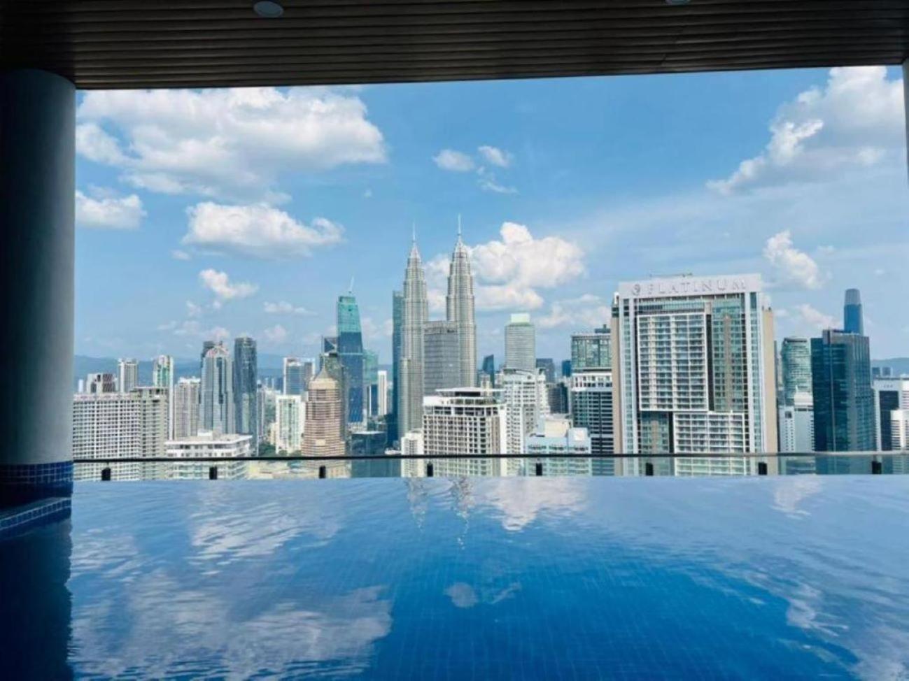 The Luxe Colony Klcc By Sky Pool Apartment Kuala Lumpur Exterior photo