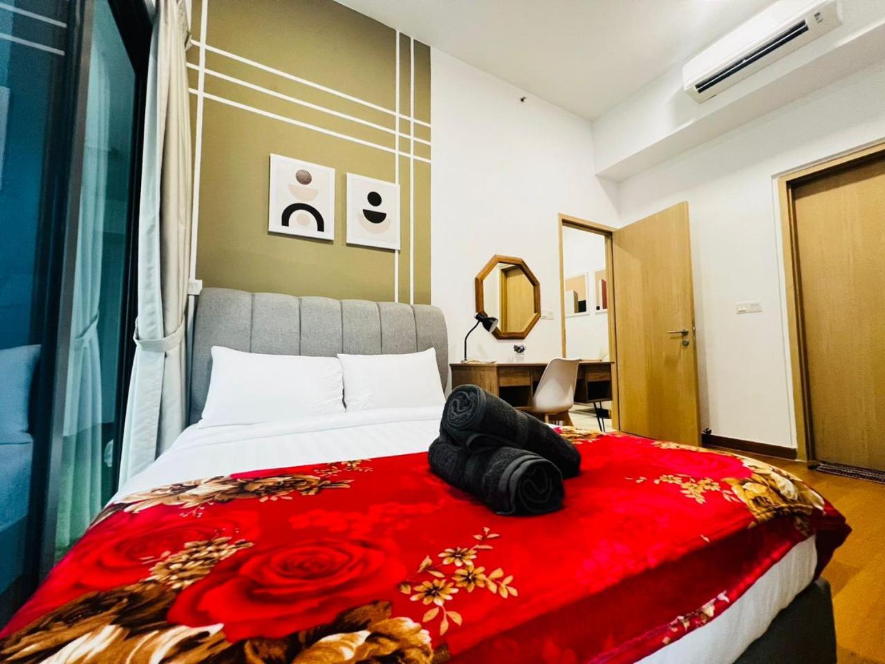 The Luxe Colony Klcc By Sky Pool Apartment Kuala Lumpur Exterior photo