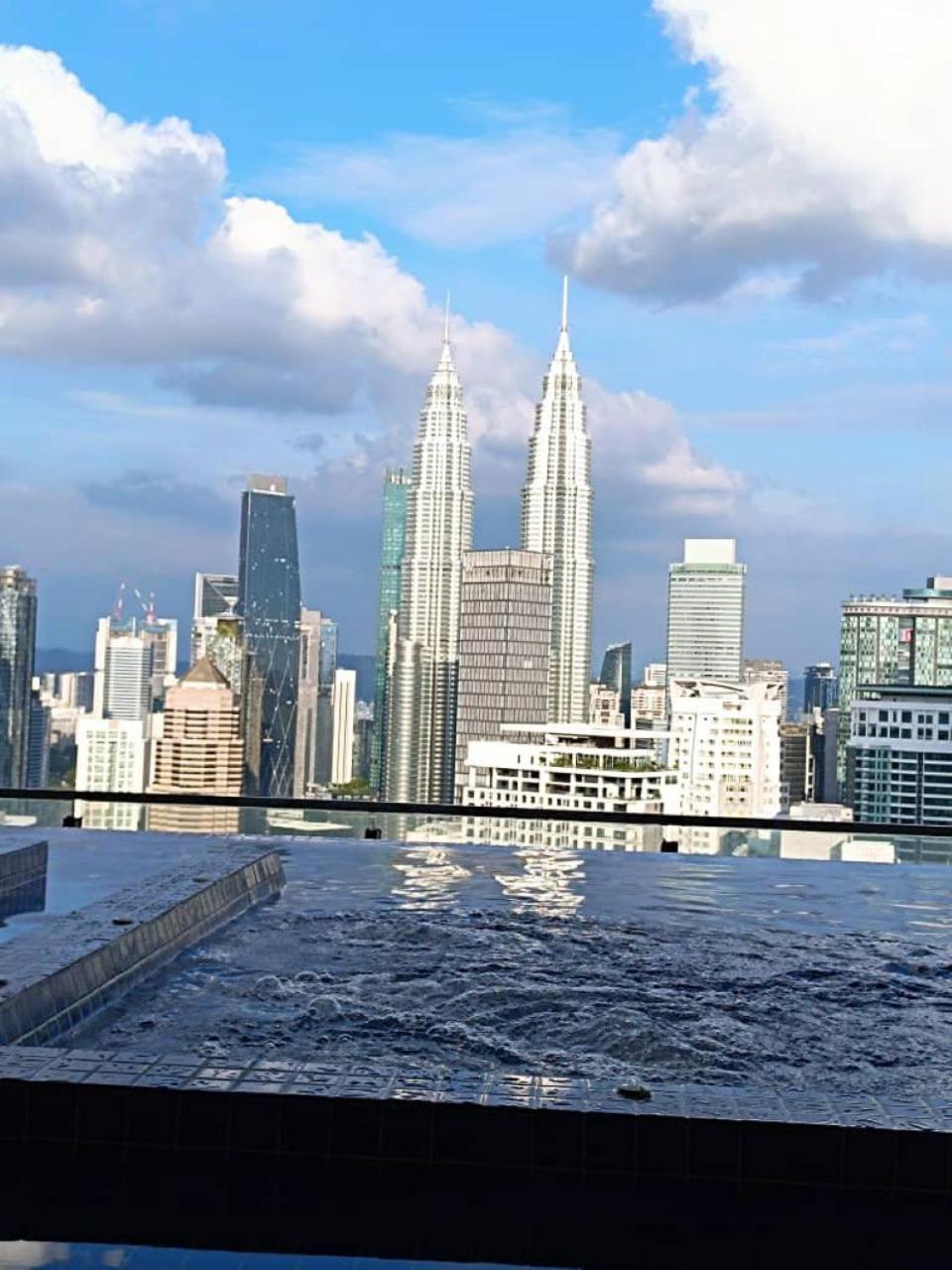 The Luxe Colony Klcc By Sky Pool Apartment Kuala Lumpur Exterior photo