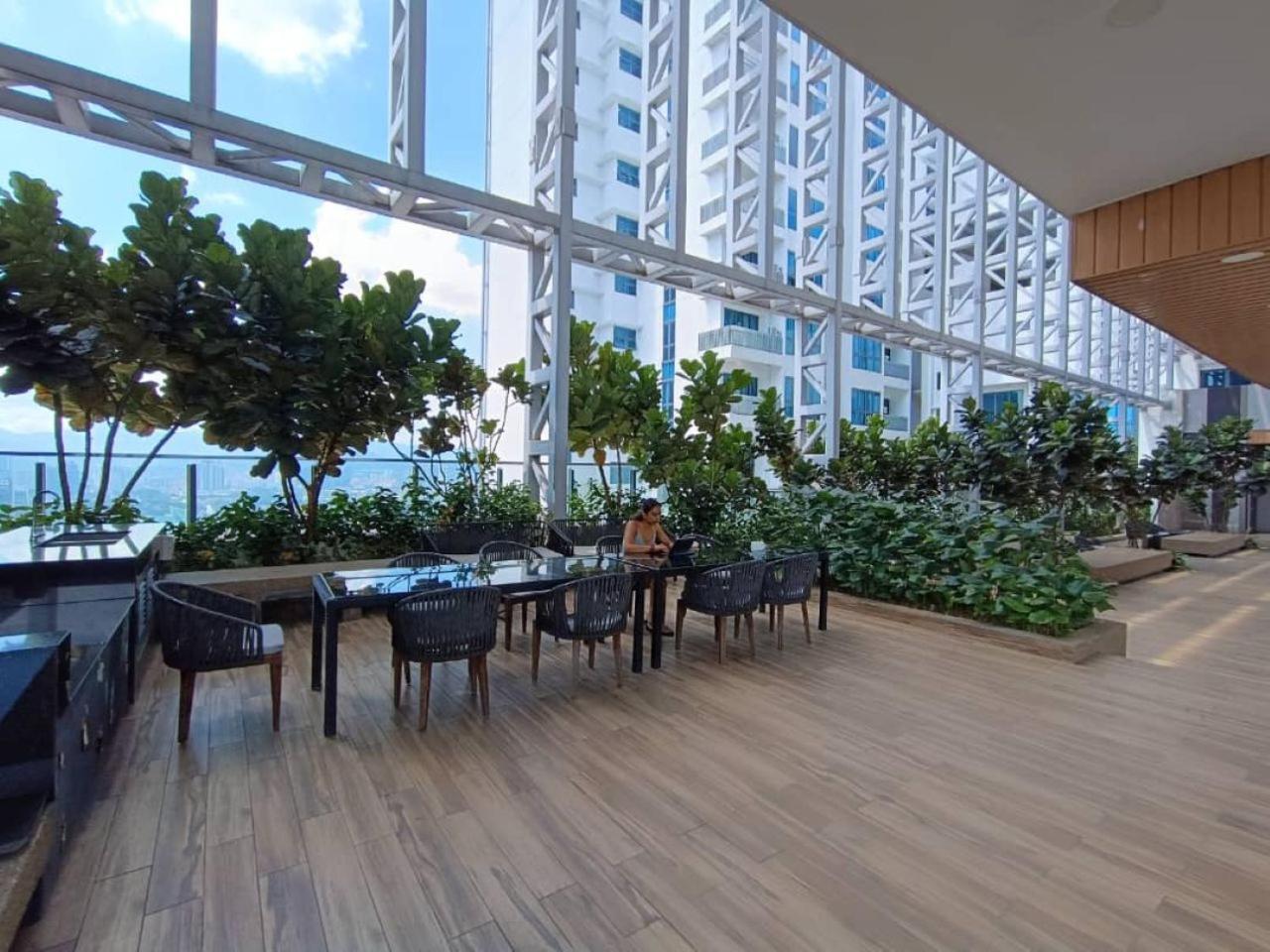 The Luxe Colony Klcc By Sky Pool Apartment Kuala Lumpur Exterior photo