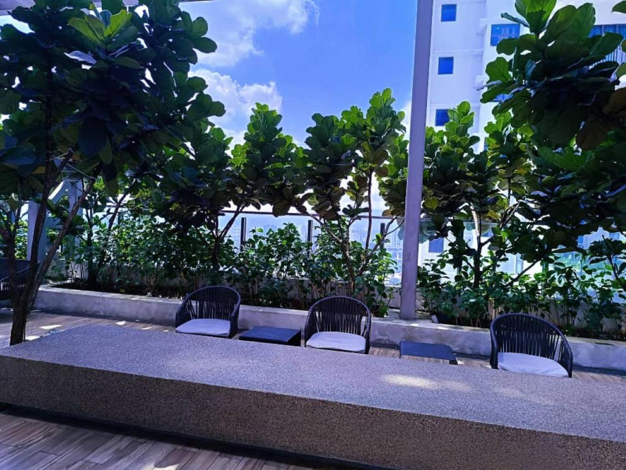 The Luxe Colony Klcc By Sky Pool Apartment Kuala Lumpur Exterior photo